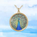Blå persikor Feather Plumage Guldpläterat Halsband<br><div class="desc">Gör en mode-påstående med den här halsskivan i sterling silver,  designad för henne med foto av en blå Peacock med färgstarka fantasfjädrar. En roligt- och trendig-design! Markera den underordnade formen,  storlek och avsluta stil.</div>