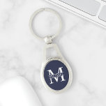 Blå Personlig Monogram och Namn Ovalt Silverfärgad Nyckelring<br><div class="desc">Personlig Monogram- och Namn-gåvor med personlig vit monogram i klassiskt serif font stil med box av namn i mitten på monogram på marin blå bakgrund. Perfekt som fars dag-gåvor till pappa,  tack för marskalkar och mer.</div>