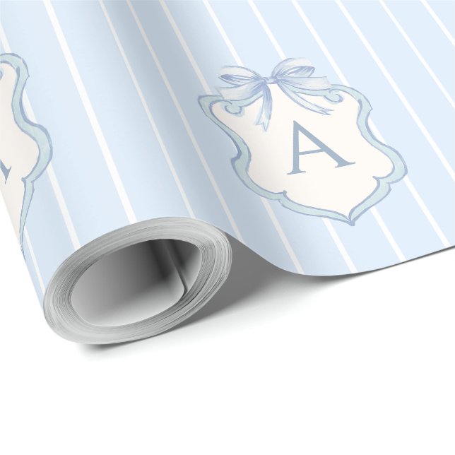Blå randig monogram pojkfödelsedag eller babyfiran presentpapper (Rullad Hörn)