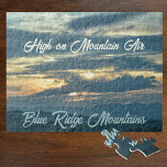 Blå Ridge Mountain High on Mountain Luft Photo Pussel<br><div class="desc">Ett vackert och roligt fotografiskt pussel "High on Mountain Luft" med en hätsk bild av de stora Blå Ridge-bergen vid solnedgången från Asheville,  North Carolina. All text är anpassade. Detta är originalresefotografi av JLW_Photography.</div>