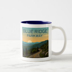 Blå Ridge Parkway liggande Två-Tonad Mugg