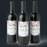 Blå Rodnad Blommig Bröllop Bröllopspresent Tack Vinflaska Etikett<br><div class="desc">Anpassa dessa snygga vinflask-klistermärken med din egen text enkelt och snabbt, tryck bara på knappen anpassa för att ytterligare ändra och formatera stilen och placeringen av texten. Matchande artiklar finns tillgängliga i butiken. (c) The Happy Cat Studio</div>