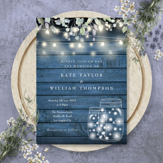Blå Rustika Trädgårdsbelysningar med Krukor Bröllo Inbjudningar (Blue Rustic Wood String Lights Mason Jar Wedding Invitation
)