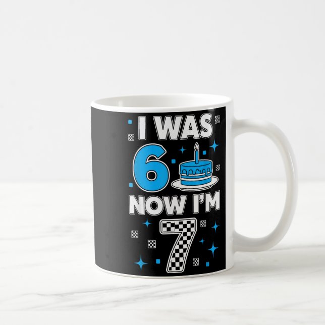 Blå Rutig Jag Var 6 Jag Är 7 Rolig 67 Födelsedags  Kaffemugg (Höger)