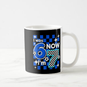 Blå Rutig Jag Var 6 Nu Är Jag 7 Födelsedag Fotboll Kaffemugg