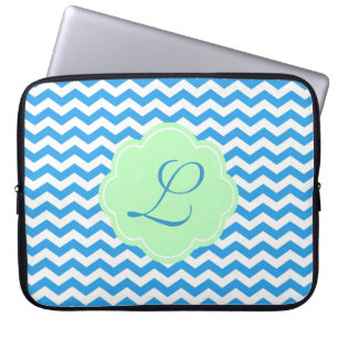 Blå schevron, ljust grönt form, monogram laptop sleeve