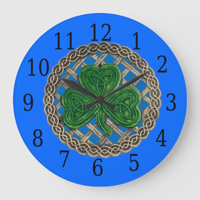 Blå Shamrock och keltiska knoppar Rund klocka (Framsida)