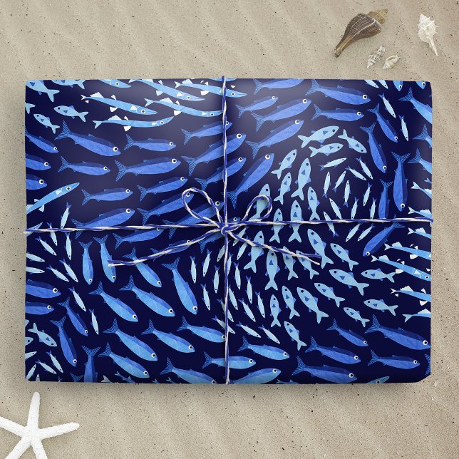 Blå simmande havsfiskar - mörkt presentpapper (Blue Swimming Ocean Fish - Dark wrapping paper gift mockup)