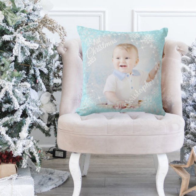Blå skärande flagor i Snö Kudde (Sweet pastel with snow flakes design. Get this 1st Christmas pillow for your precious one. )
