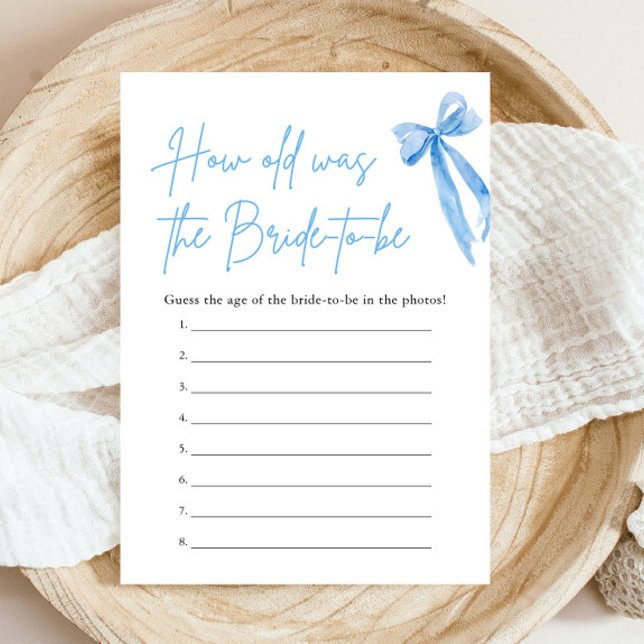 Blå slinga Hur gammal var bruden Bröllopsfest spel Inbjudningar (Modern Watercolor Blue Bow How Old Was the Bride Bridal Shower Game)