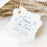 Blå Snö i Kärlek Vinter-Möhippan Gåvor Etiketter<br><div class="desc">Lägg till en charmerande beröring till vintern-möhippan med de här Personligerna Blue Snö i Kärlek-favoritmärkord. Perfekt för teman för möhippa under vintern fångar varje märkre magin hos ett snövilt firande med det unika temat för möhippan Snö I Kärlek. Öka möhippan under vintern och imponera på gästerna med den här eleganten,...</div>