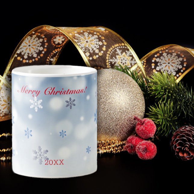Blå snöflingor, minimalistisk röd brev kaffemugg (Skapare uppladdad)