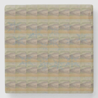 Blå snöflingvågor på havsstranden stenunderlägg