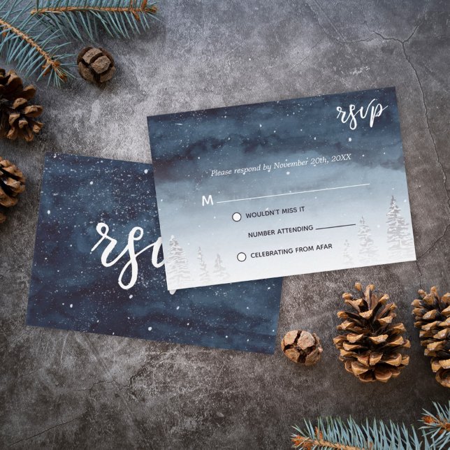 Blå sojus Winter Scene Bröllop | OSA Inbjudningar (Winter wonderland navy blue snowy night sky in s watercolor makes an elegant wedding rsvp card.)