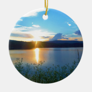Blå solnedgång i sjö julgransprydnad keramik
