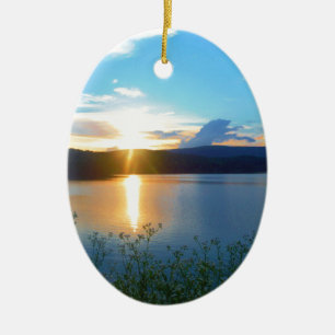 Blå solnedgång i sjö julgransprydnad keramik
