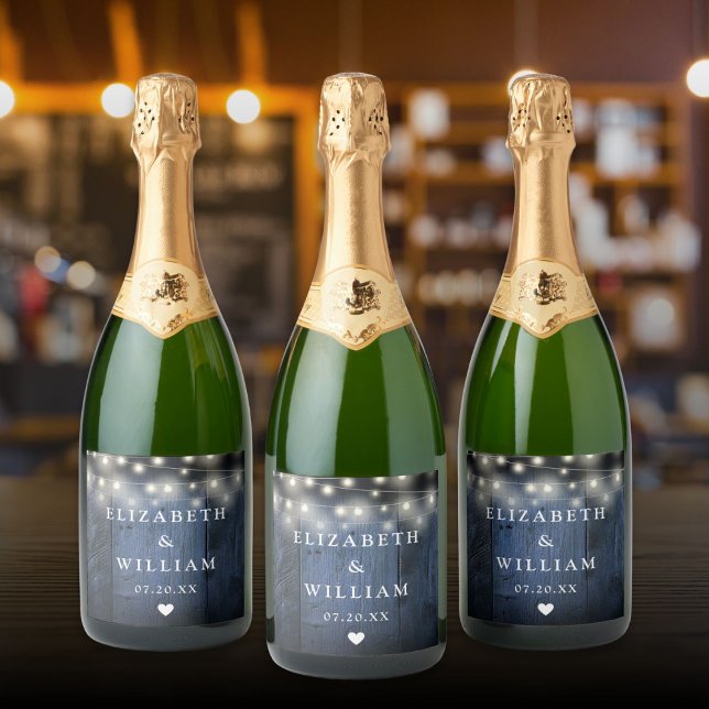 Blå strängljus Rustik trä Boho ladugård Bröllop (Blue String Lights Rustic Wood Boho Barn Wedding Sparkling Wine Label)