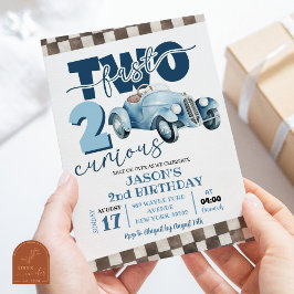 Blå tävlingsbil Two Fast Two Curious 2-års födelse Inbjudningar