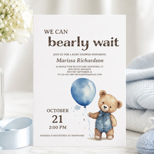 Blå Teddybjörn Pojke Bebis Shower Inbjudan (cute elegant whimsical custom we can bearly wait teddy bear blue balloon baby boy shower invitation)