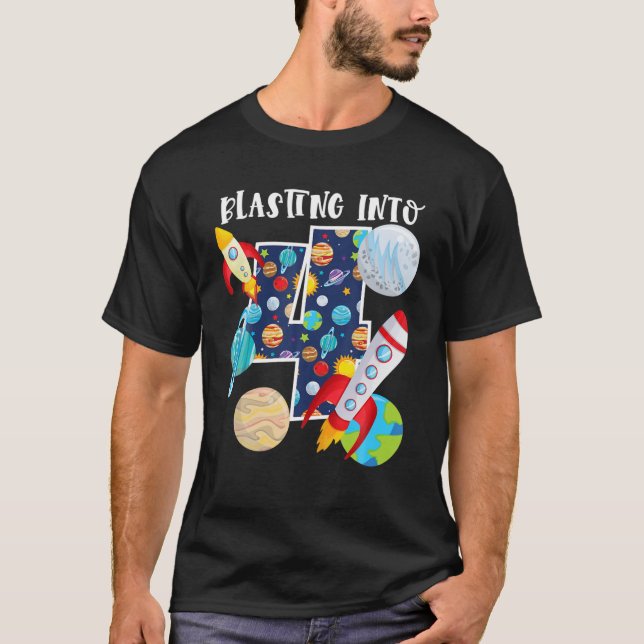 Blå till Rymden 4 år gamla 4e födelsedagen T Shirt (Framsida)