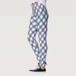 Blå tjäppade baljväxter leggings<br><div class="desc">Omforma din julhelg med våra exquisite Leggings, som har en fantastisk vattenfärg marinblått och vitt buffel plaid mönster. Dessa lagförslag utstrålar tidlös elegans och festlig charm, som ger både komfort och stil. Öka din helgdag och anamma årstidens anda med den här chicen och det mysiga tillägget. Dö in i en...</div>
