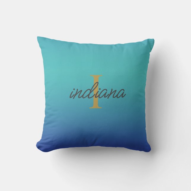 Blå Turkos Ombre Modernt Skript Monogram Namn Kudde (Framsida)