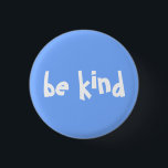 Blå typografi blå vit knapp<br><div class="desc">Med den här kommandoknappen visas texten "be snäll" i fet vit text på den blå bakgrunden. Text kan vara personlig.</div>