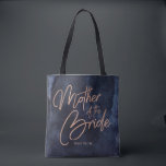 Blå vattenfärg Ro Guld Budens mamma Tygkasse<br><div class="desc">Blå vattenfärg och Ro Guld Faux Foil Lettering Perfekt for Fall or eller Winter Wedding Monogram Budens mamma tote bags med trendig Hand Lettered Script font! ~ Kolla min butik för att se hela samlingen i bröllop med den här designen!</div>