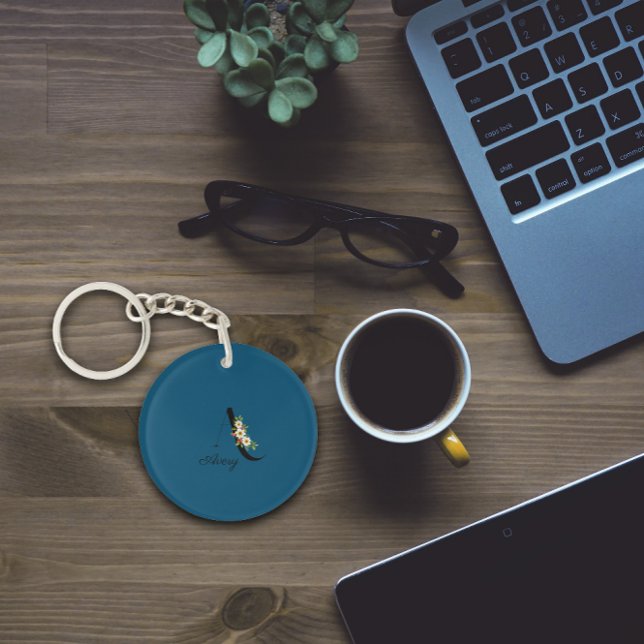 Blå vattenfärgblommor i monogram, akrylisk nyckelk (Skapare uppladdad)