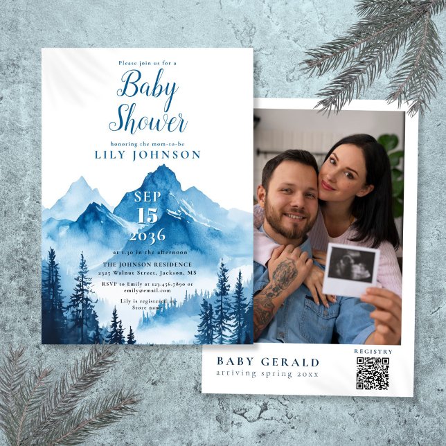 Blå vattenfärgsberg babyvisningsfotoQR-kod Inbjudningar (Blue Watercolor Mountain Baby Shower Photo QR Code Invitation)