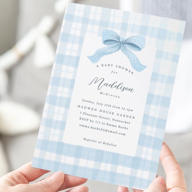 Blå vattenfärgspets och babyskor inbjudningar (Darling Watercolor plaid with bow for Baby Boy Shower.)