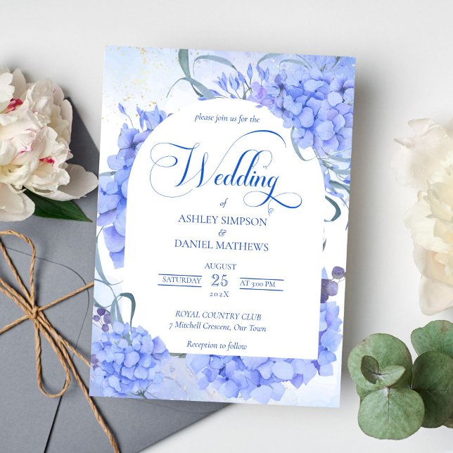Blå vattenområden, elegant blommigt bröllop inbjudningar (Blue hydrangea floral arch calligraphy script wedding invitation)