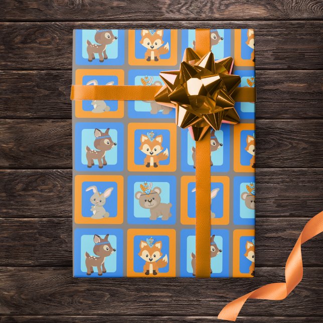 Blå Vild 1 Skogsdjur Papper inslagning Presentpapper (Woodland Animal Wrapping Paper in of Blue, Orange and Brown. Features a Fox, Deer, Bear & Bunny)