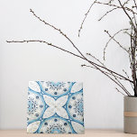 Blå vit, stressad, krackad, stone-look Mosaic Kakelplatta<br><div class="desc">Unik dekorativ keramisk plattdesign med ett sprickat geometriskt mönster med stenutseende i blå och vit nyans.</div>