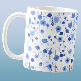 Blå vit vildblomsäng botanisk blomsterkonst kaffemugg