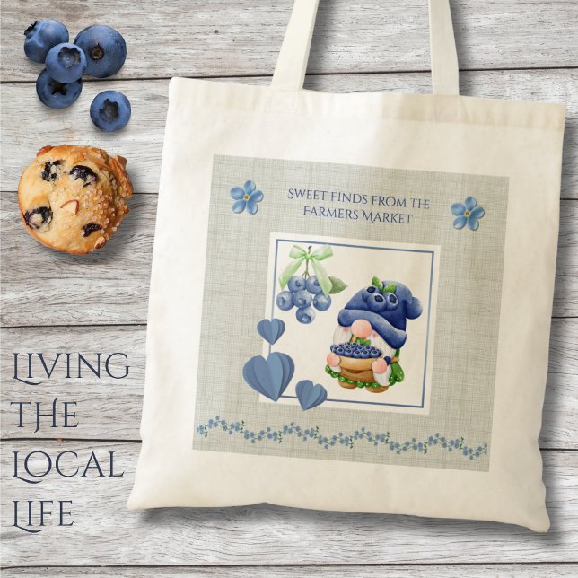 Blå Whimsical Gnome Blåbärsbondens Marknad Tygkasse (Grab this charming gnome tote and make your next market haul the sweetest one yet!)