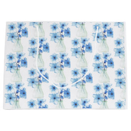 Blåa blommor i vas av glas