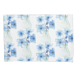 Blåa blommor i vas av glas