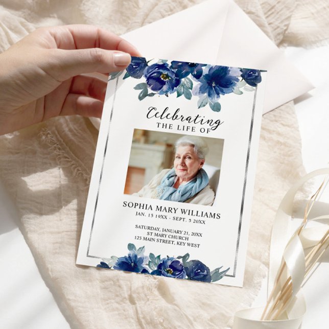 Blåa blommor Memorial Funeral Order of Service Program (Skapare uppladdad)