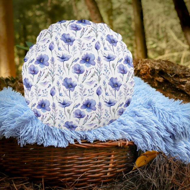 Blåa blommor över hela utskrifts-fyllning rund kudde (Blue Flowers All Over Print Pillow Mockup 1)