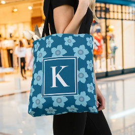 Blåa blommor på Blue Background Monogram Tygkasse
