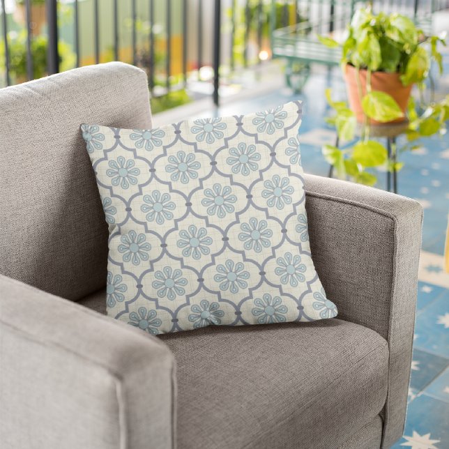 Blåa blommor/Rand dekorativt Dekorativ kudde (Skapare uppladdad)