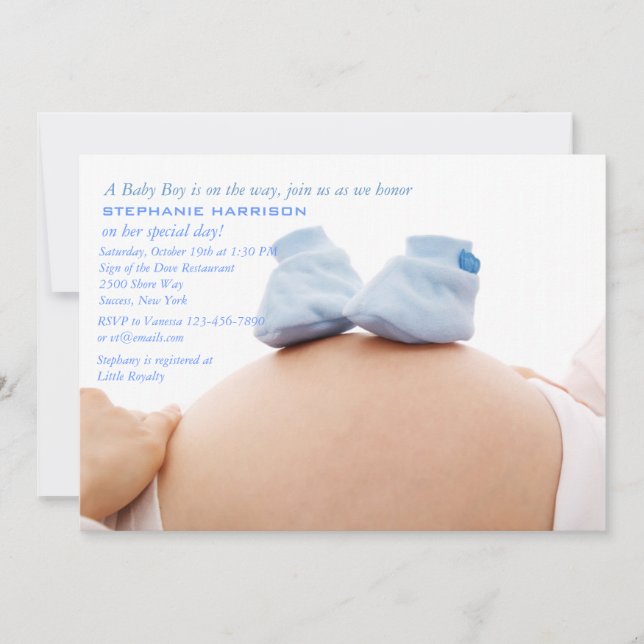 Blåa Bootyer på Belly Baby Shower-inbjudan Inbjudningar (Framsida)