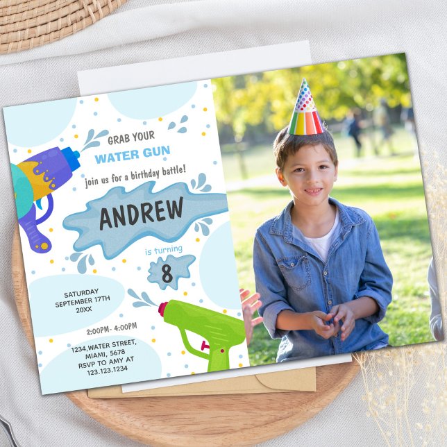 Blåa Grönt Vatten Gun Birthday-inbjudningar med fo Inbjudningar (Blue Green Water Gun Birthday Invitations w photo)
