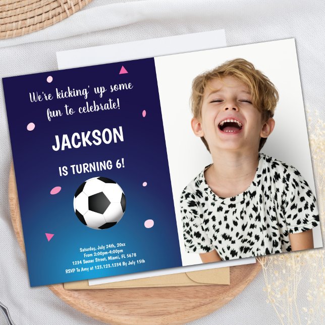 Blåa och Mörk - tävlingar på födelsedagen med foto Inbjudningar (Blue Dark Soccer Birthday Invitations with photo)