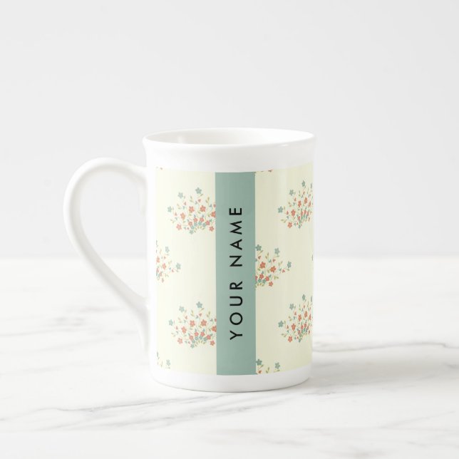 Blåa och röda blommor, Blå, Ditt Namn Benporslin Mugg (Vänster)