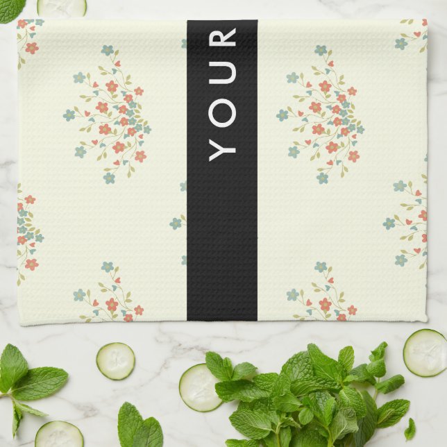 Blåa och röda blommor, svarta, Ditt namn Kökshandduk (Vikta)