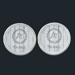 Blåa Rustic Monogram Cuff-länkar Cufflinks<br><div class="desc">Anpassa unika gåvor till dina marskalkar i bröllop med en uppsättning av Blue Rustic Monogram Personlig Cuff Links. Kuffellänkens utformning har en rustik träbakgrund med en enkel elegant som du kan lägga till dina monogram. Anpassa till marskalkarnas namn. Ytterligare bröllop-förråd finns även med den här utformningen.</div>