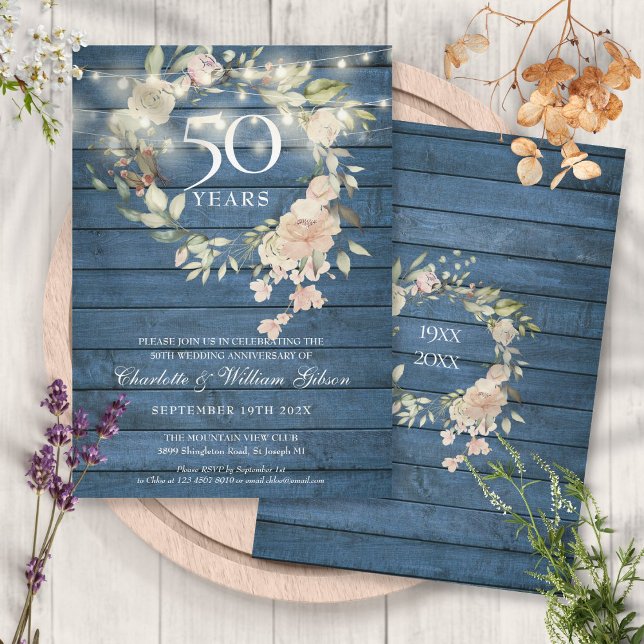 Blåa trädsnurljus Blommig 50-årsjubileum Inbjudningar (Blue Wood String Lights Floral 50th Anniversary Invitation)