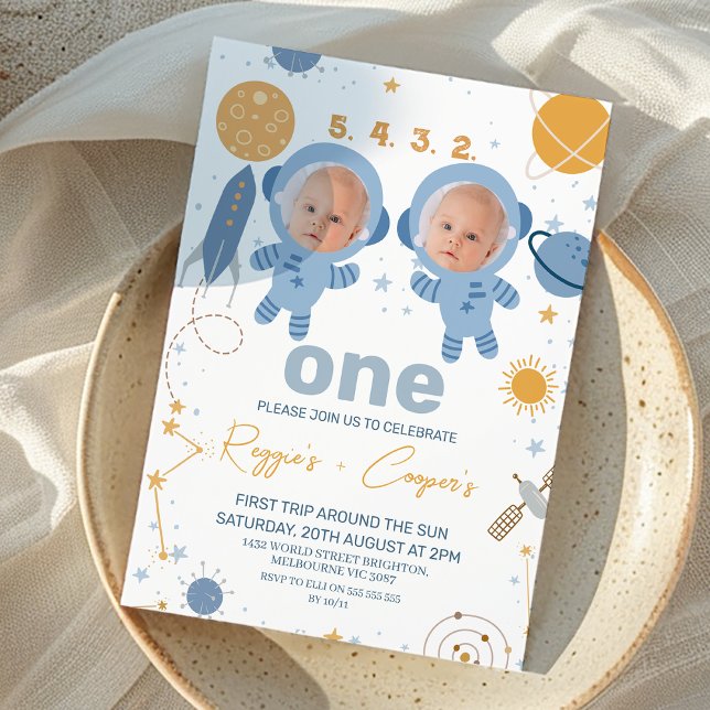 Blåa Twillingar första Resa runt Sol 1:a födelseda Inbjudningar (Cute Boy Twins First Trip Around The Sun Birthday Invitation Outer Space Birthday Invite For Twins)